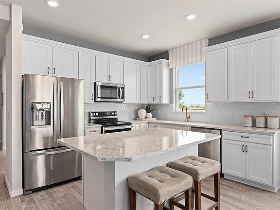4th image of 15873 Gem View St