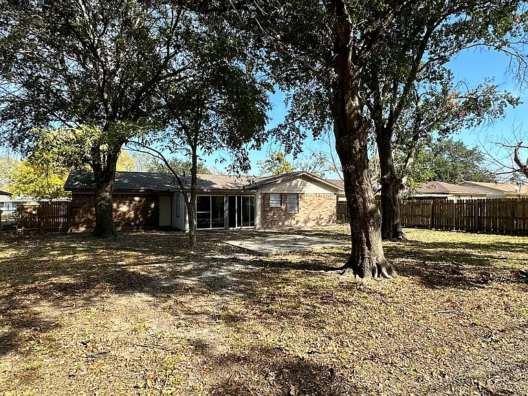 2509 Garden Dr — Photo 2