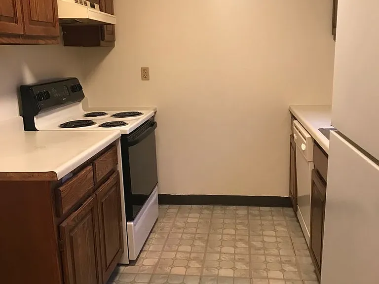 102 Newbury Hollow Ln — Photo 6