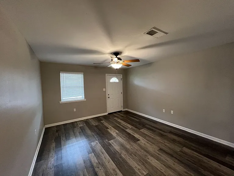 139 Hickory St — Photo 4