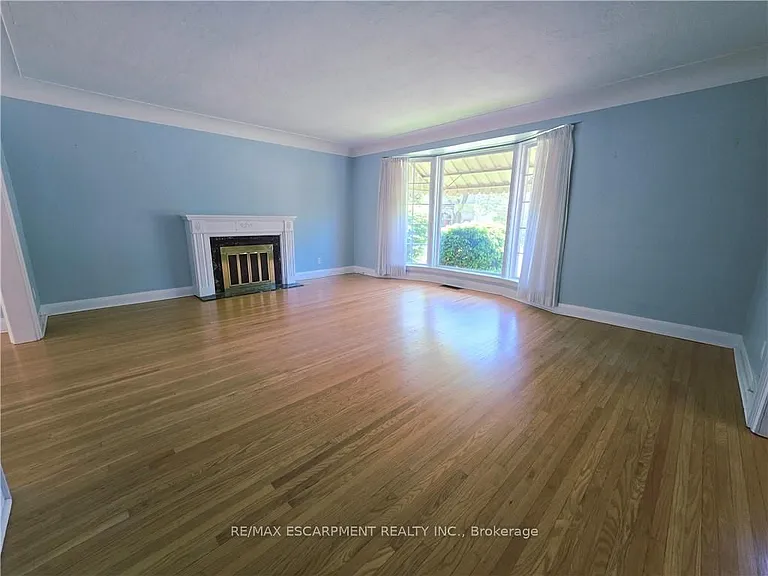2047 James St — Photo 9