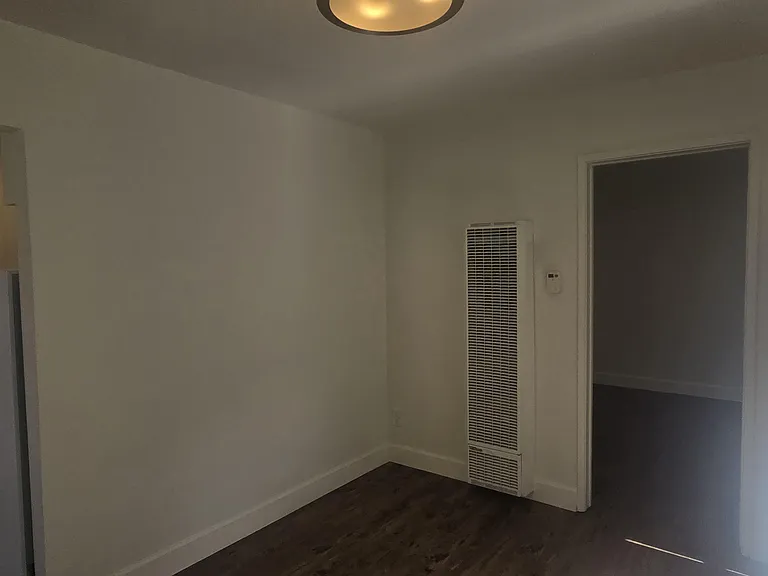 Sunset Park Apartments — Photo 20