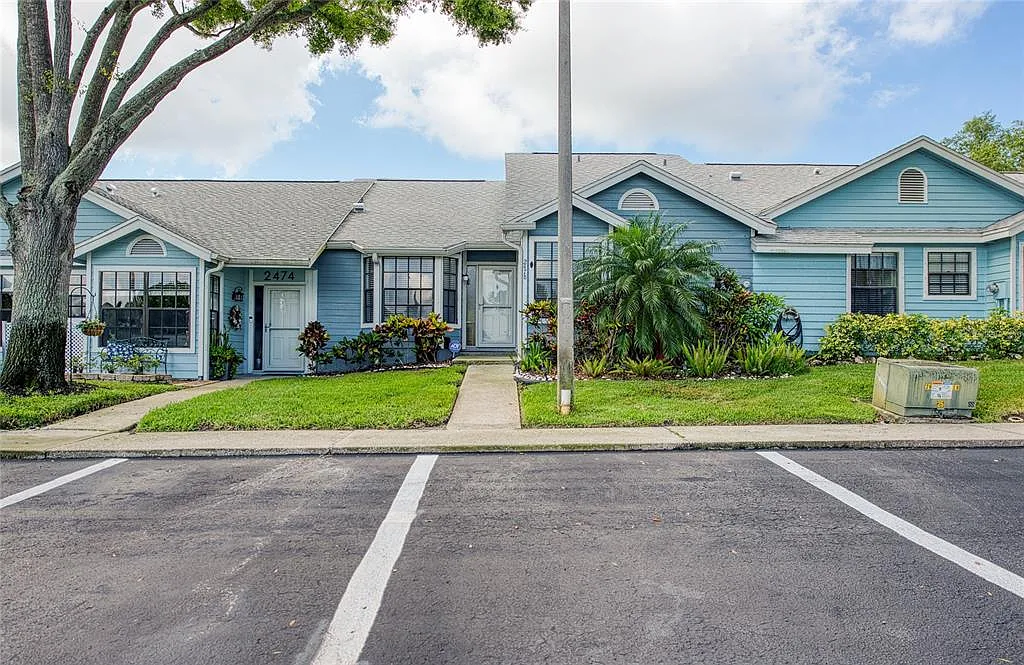 2 bed, 2.0 bath, 1100 sqft, $2,000 — Photo 2