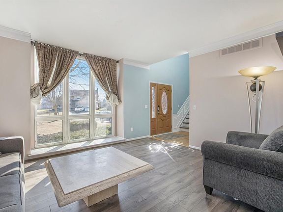 4th image of 3876 Palisades Blvd
