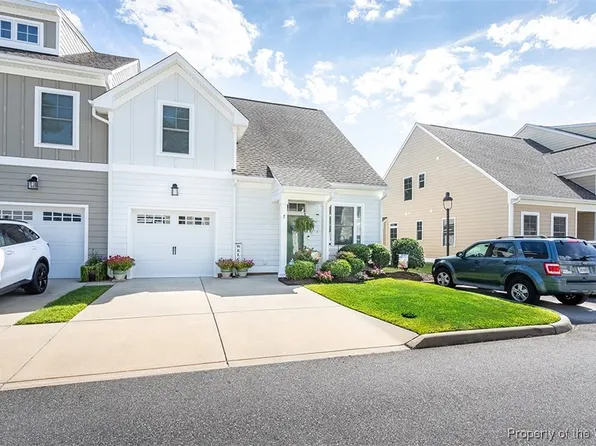 7 Village Park Ln, Poquoson, VA 23662