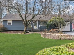 3 Lynwood Dr, Lebanon, NJ 08833