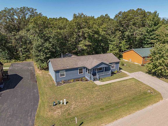 2nd image of 303 Oakbrook Dr