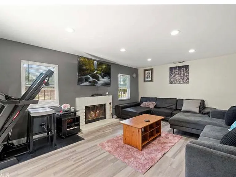 4842 Village Green Way — Photo 3