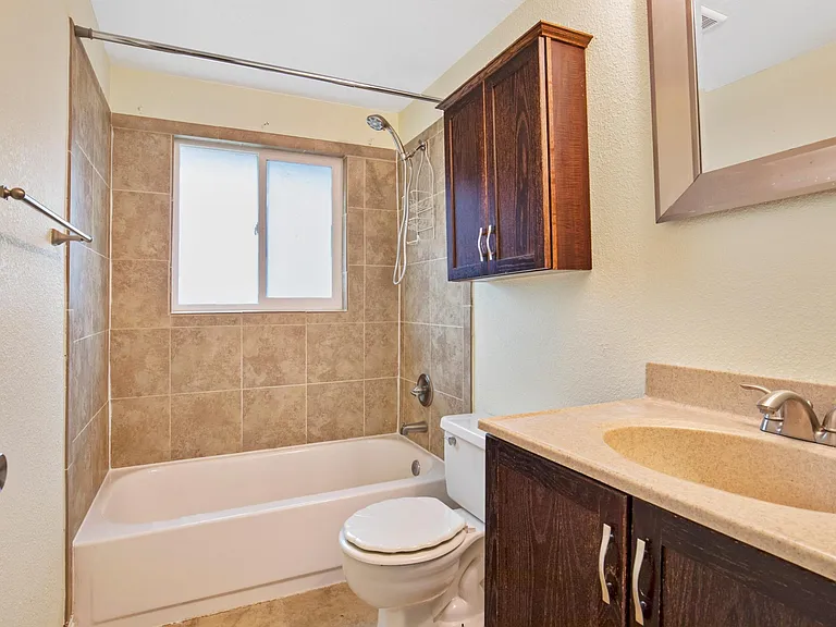 8700 W 63rd Pl — Photo 11