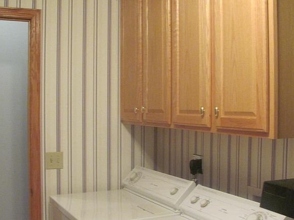 2nd image of 3800 Zinnia Ln N