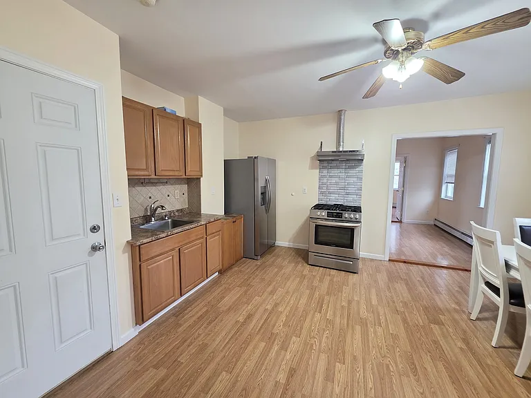 133 Broad St #2W — Photo 3