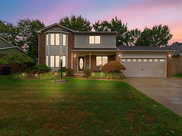 26112 Birchcrest Dr, Chesterfield, MI 48051