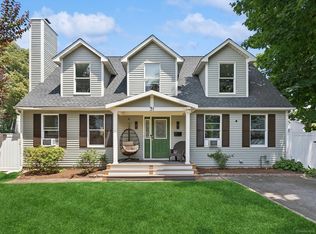 31 Cowing Pl, Stamford, CT 06906
