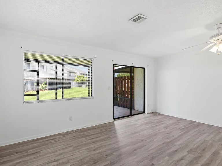 2305 Seaside Dr — Photo 15