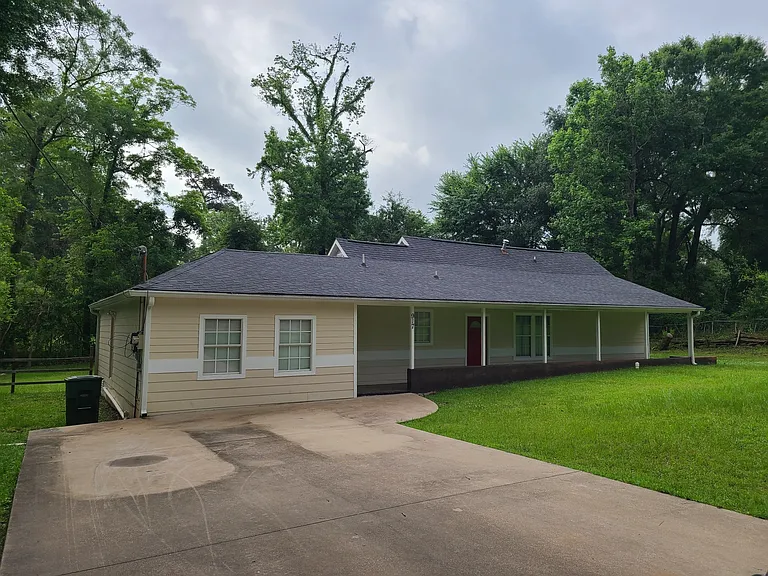 917 Linda Ln — Photo 1