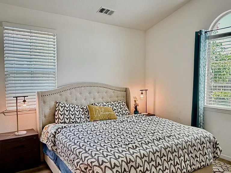 1841 Klamath Ct — Photo 4