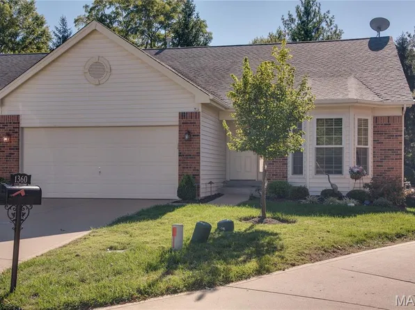 1360 Kensington Way Dr, Ballwin, MO 63011