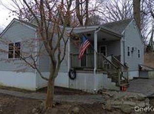 22 Middleville Rd, Northport, NY 11768