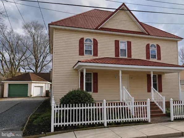 6 Delaware Ave, Delmar, DE 19940