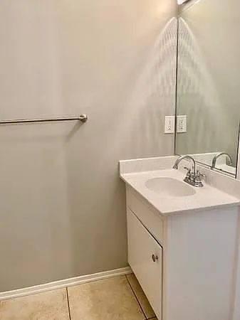 501 Magnolia St #210 — Photo 8
