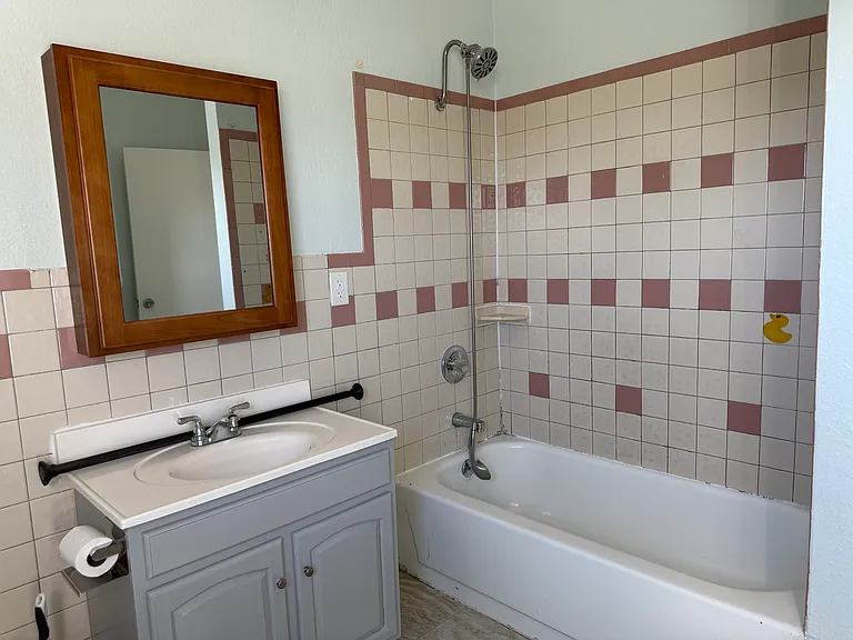 2245 E 22nd St #B — Photo 13