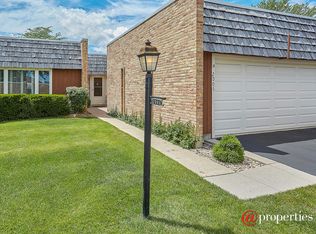2005 Plymouth Ln, Northbrook, IL 60062