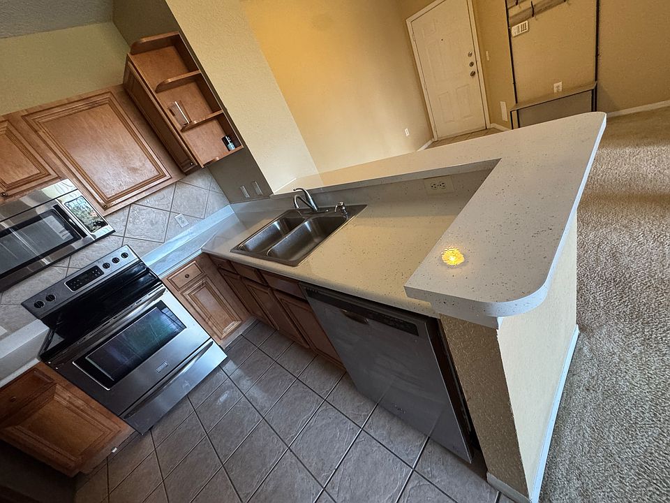 2nd image of 6141 Metrowest Blvd