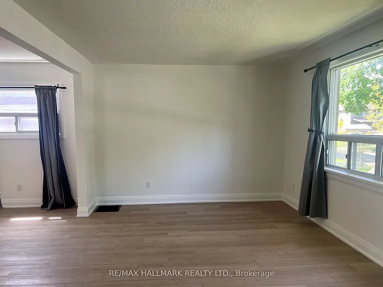29 Savona Dr — Photo 6