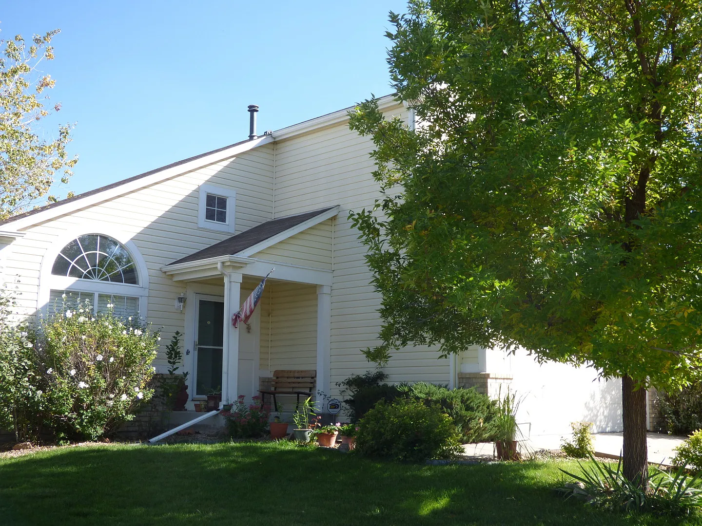 Great SW Longmont Location- 3Bd/ 2.5 Bath with Full Basement! — Photo 2