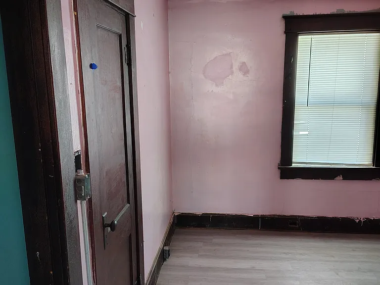 140 Illinois St — Photo 15