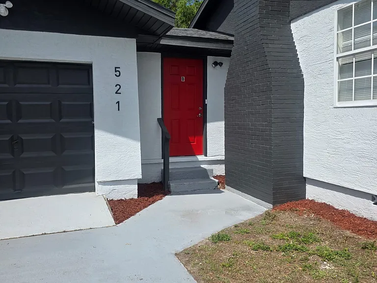 521 N Carpenter Ave #B — Photo 2