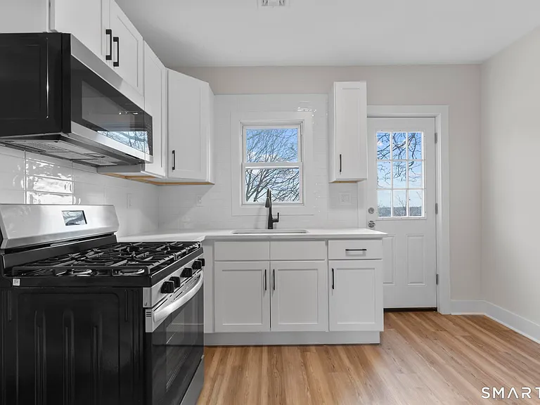 246 Judson Pl #B — Photo 5