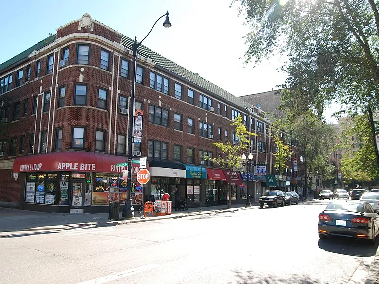 553 West Oakdale Avenue — Photo 17