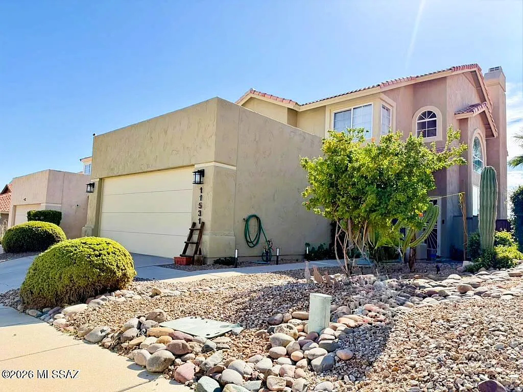 3 bed, 2.5 bath, 1744 sqft, $3,300 — Photo 2