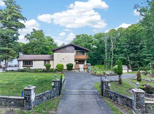 162 Doolan Rd, Dingmans Ferry, PA 18328