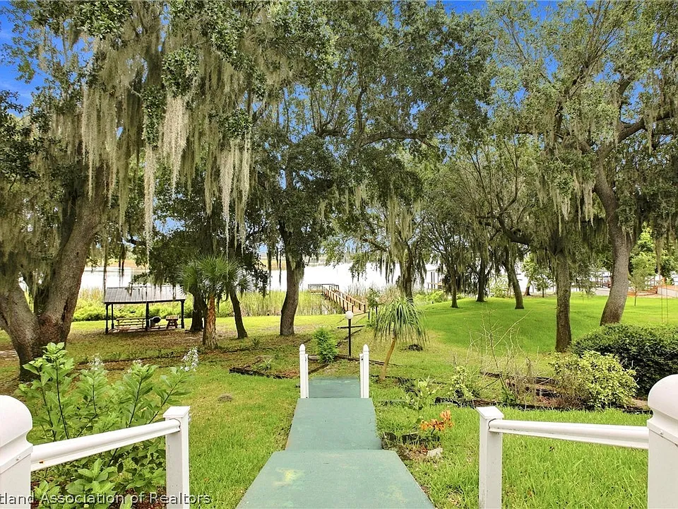 3 Charlton Dr