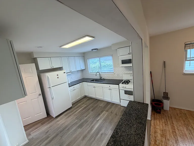 4812 Berwyn Dr — Photo 7