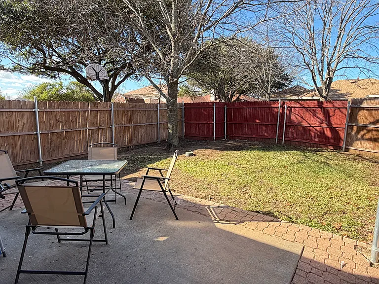 818 Kipling Dr — Photo 2