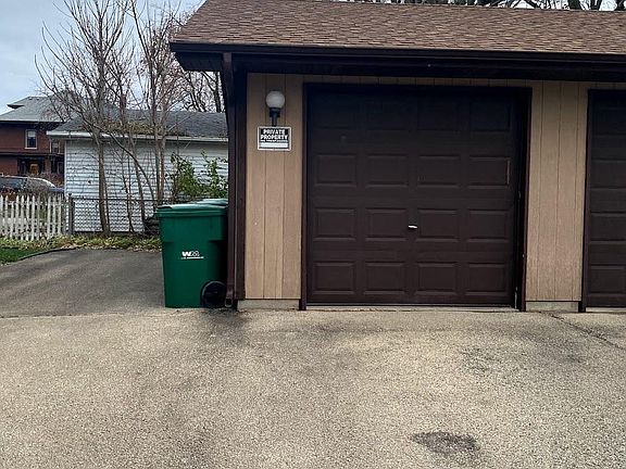 1 garage parking spot