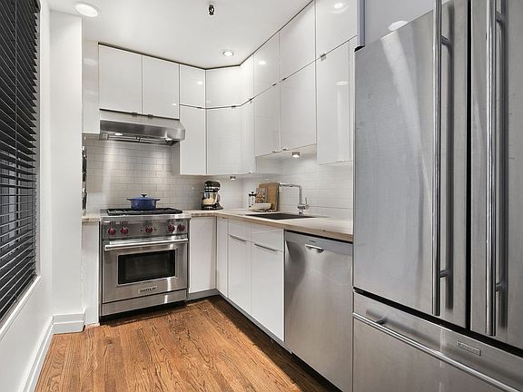 3rd image of 41 E 28th St APT 7B