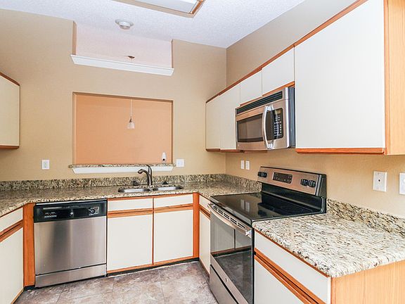 5th image of 4213 Phoenix Dr