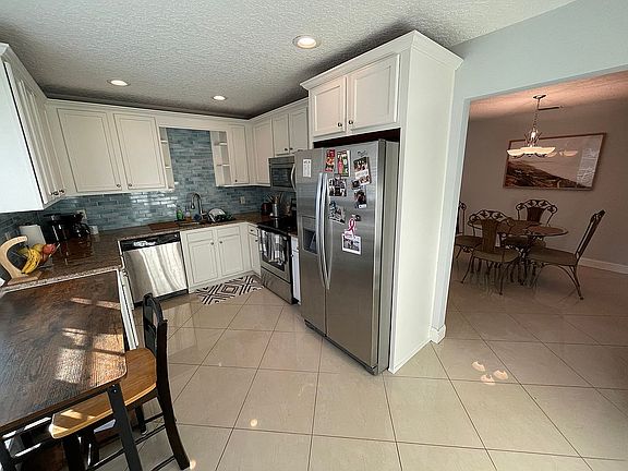 3rd image of 2406 Bluffton Dr