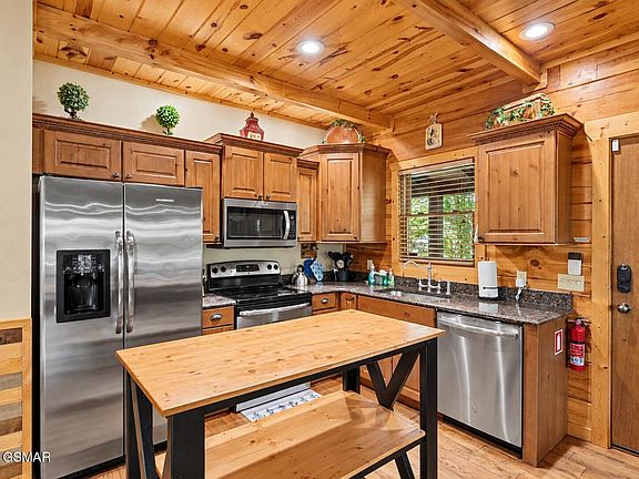 4th image of 3521 Sand Ridge Way