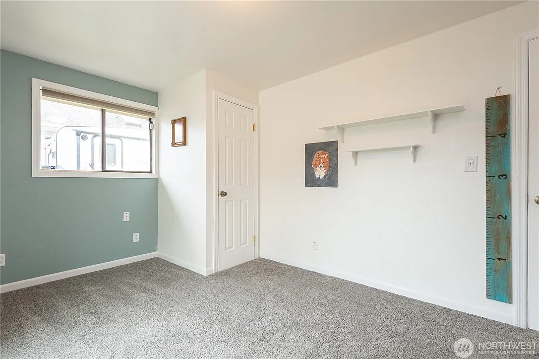 314 Pike St NE photo 1