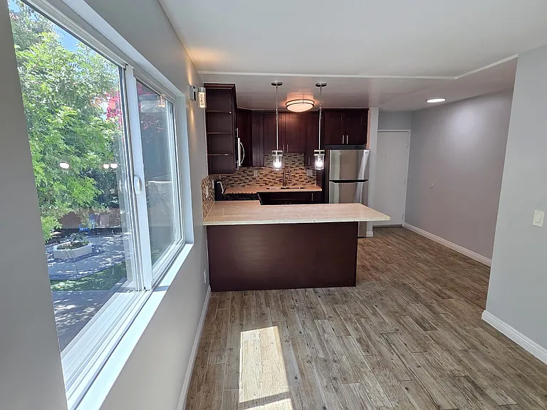 2518 W 5th st — Photo 10