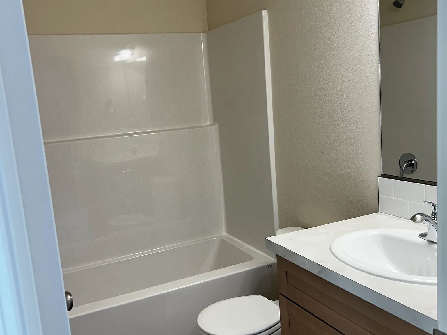 3 bed, 2.5 bath, $1,950 — Photo 4