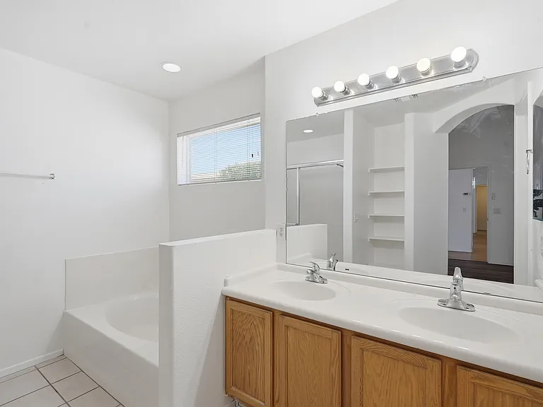 1302 E Michelle Dr — Photo 21