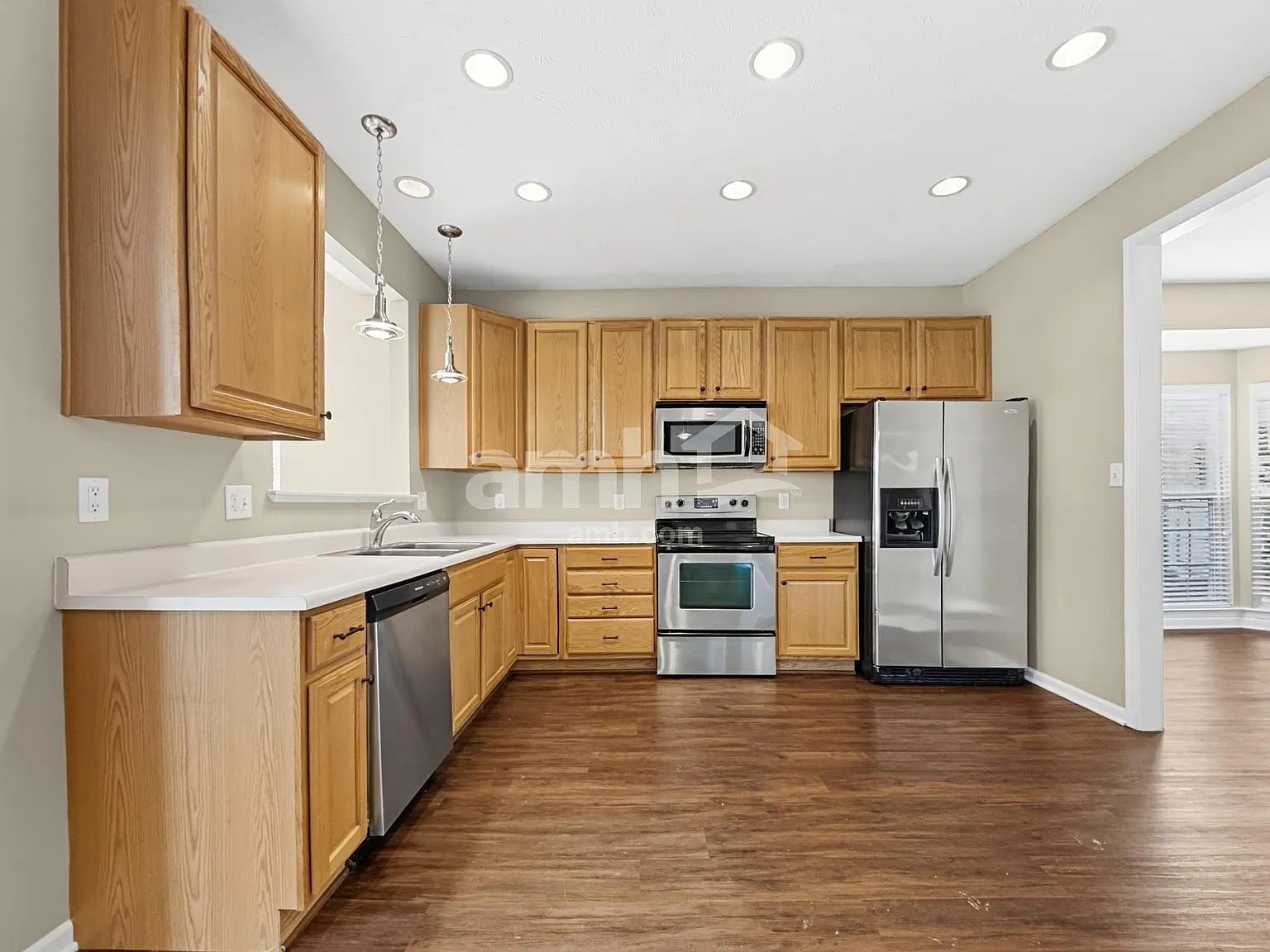 3 bed, 2.5 bath, 1934 sqft, $2,590 — Photo 4