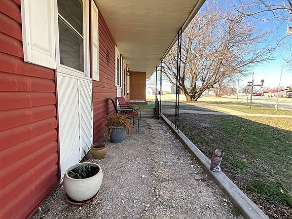 5th image of 410 N Walnut St