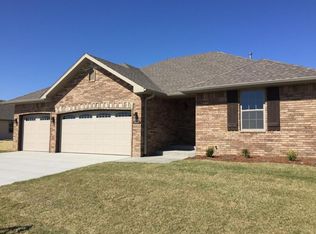 996 W Democracy Dr, Rogersville, MO 65742